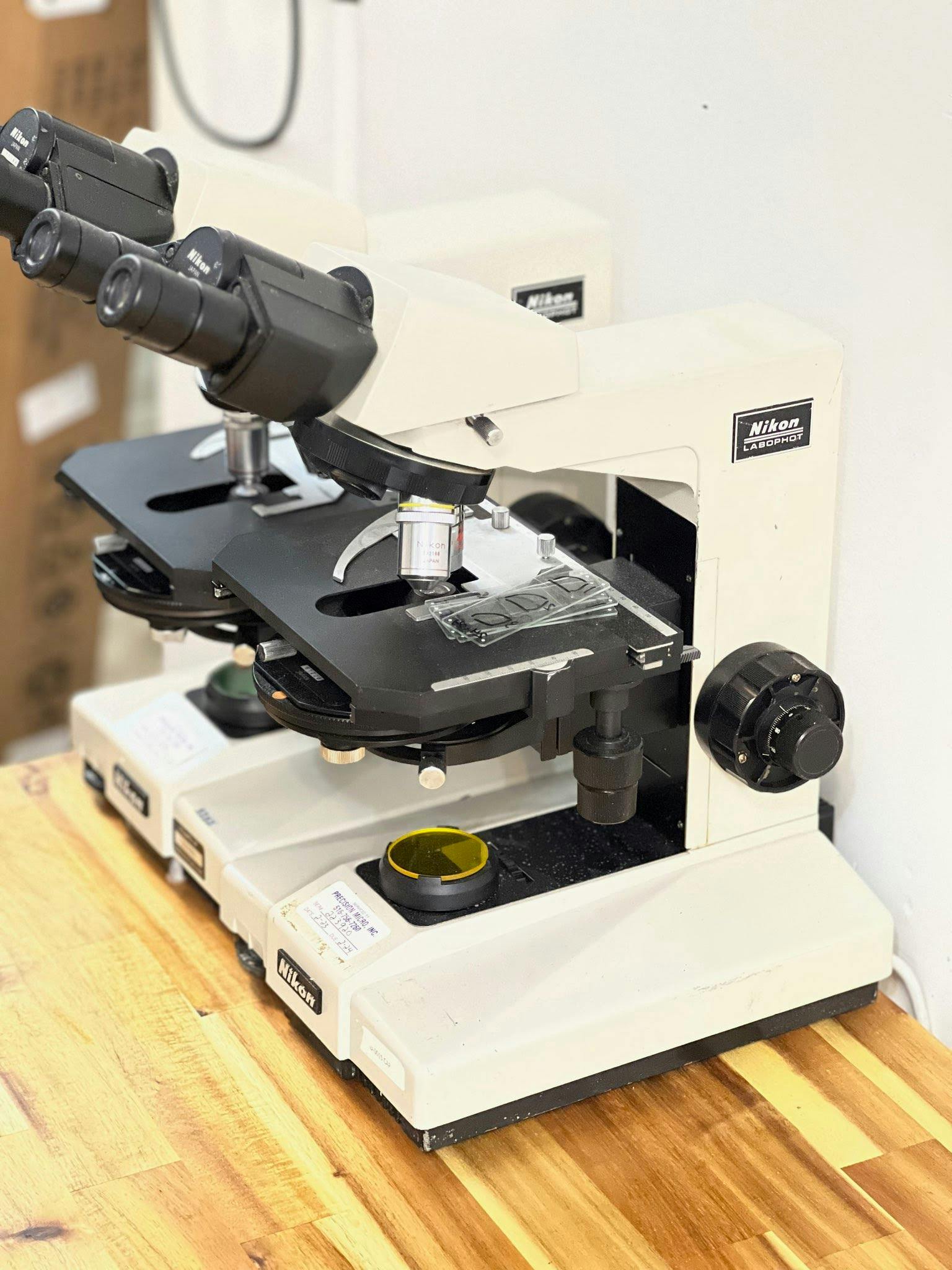 Polarized Light Microscope with hood at Allab